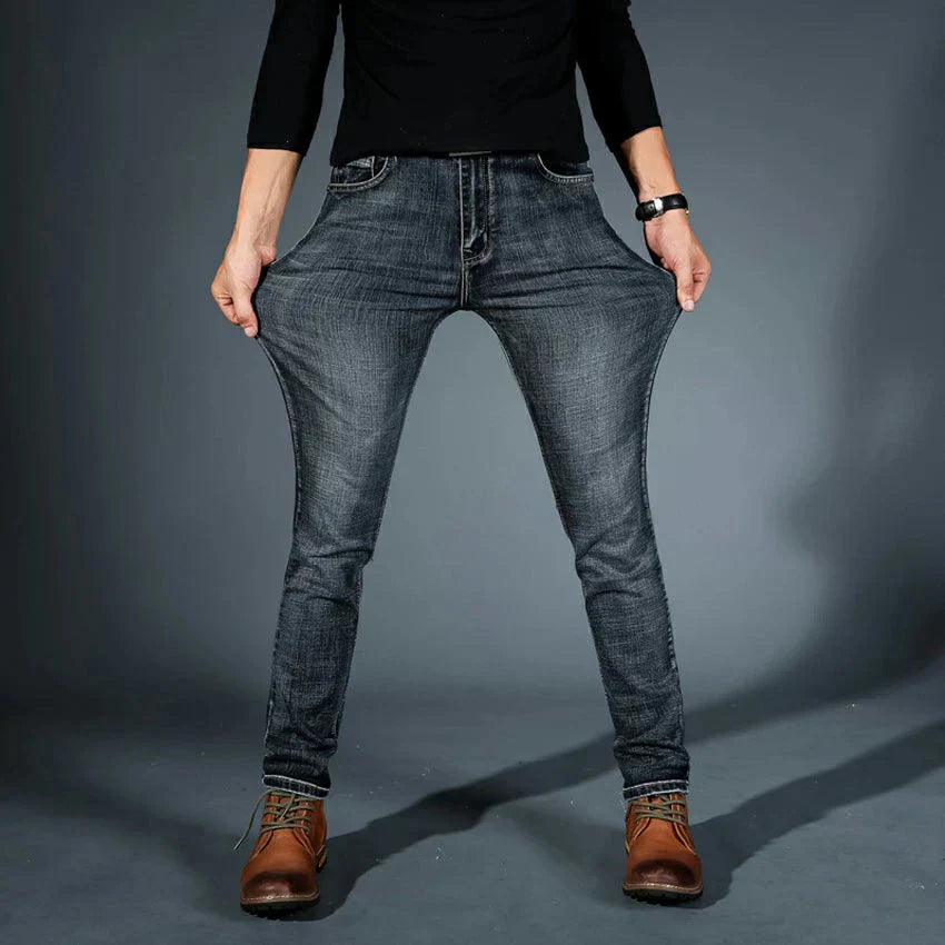ANDREA | JEANS STRETCH A TAGLIO AFFUSOLATO