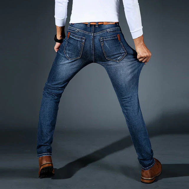 ANDREA | JEANS STRETCH A TAGLIO AFFUSOLATO