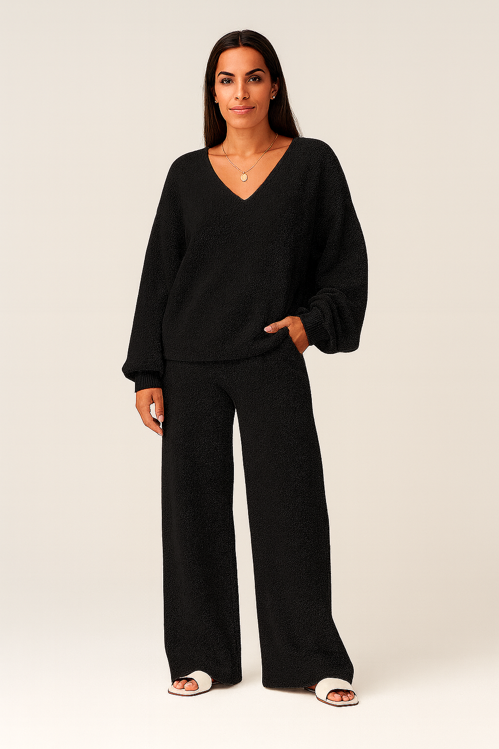 Coordinato Donna – Scollo a V, Caldo & Elegante