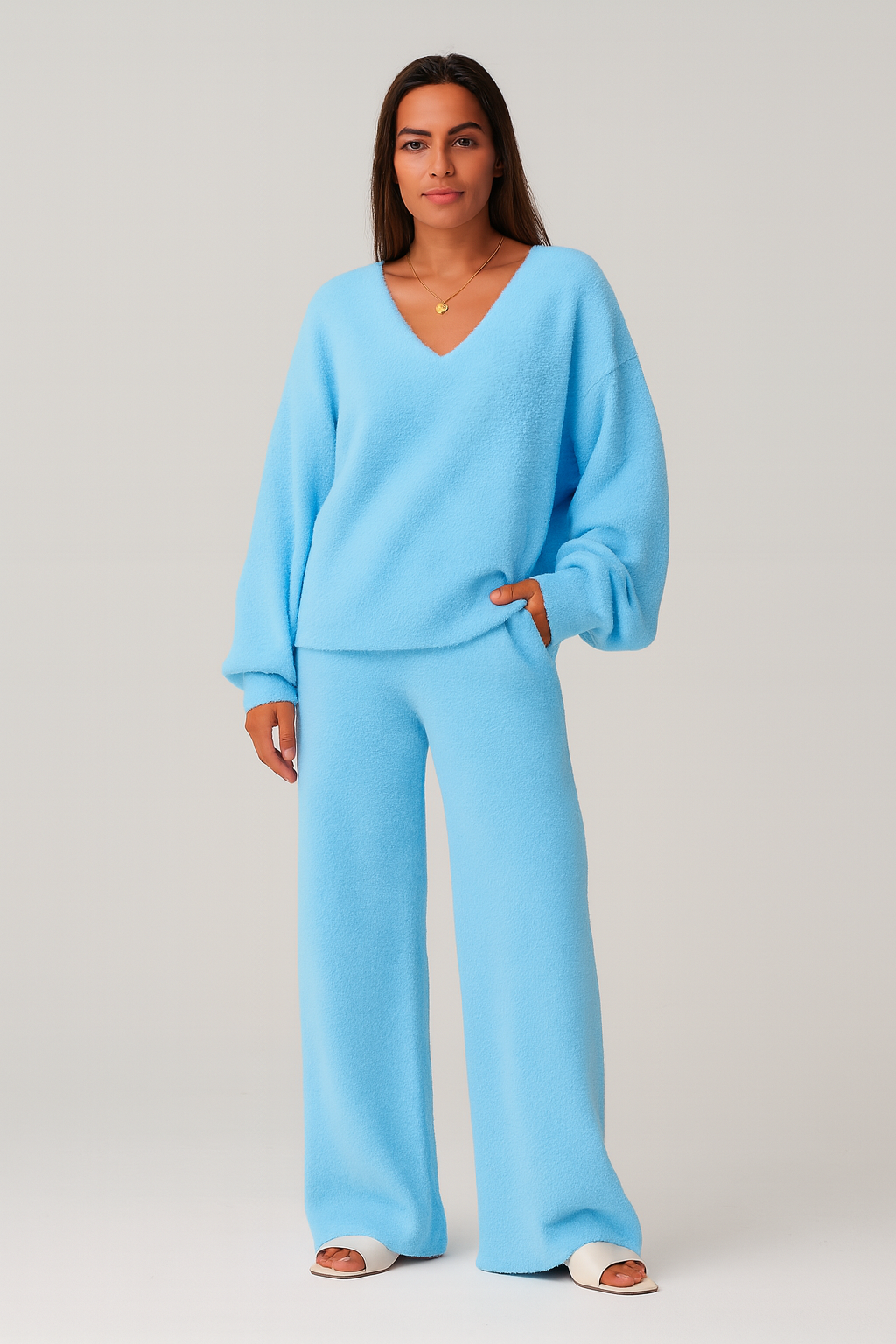 Coordinato Donna – Scollo a V, Caldo & Elegante